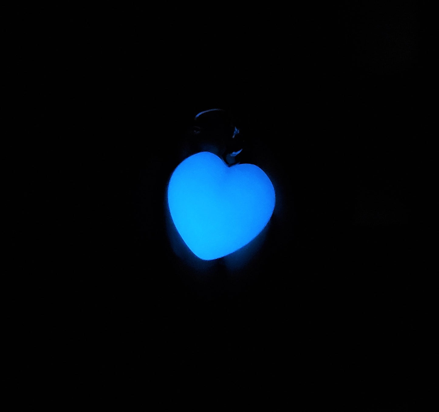 Glow in the dark heart shaped intimate clip on pussy jewelry